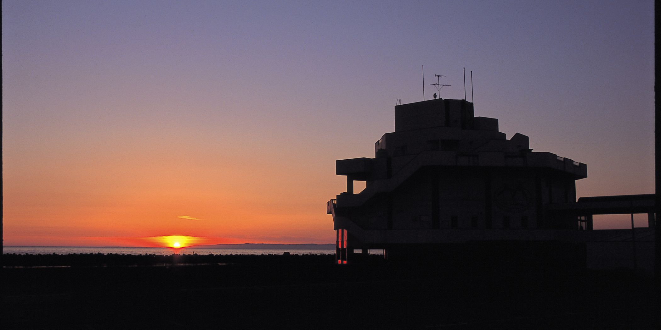 寺泊水族博物館と夕日