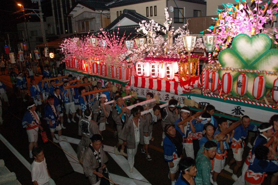 中之島諏訪神社灯籠神事（灯籠押し合い）