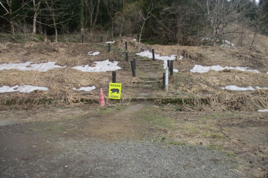 鋸山・花立コース登山口