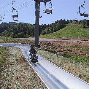 長岡市営スキー場（サマーボブスレー）【施設老朽化により 2022年6月26日(日曜日)をもって営業を終了】
