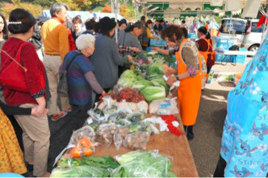 秋の味覚満載、新鮮野菜、にいがた地鶏、浜焼き、一日丸ごと楽しめるイベント