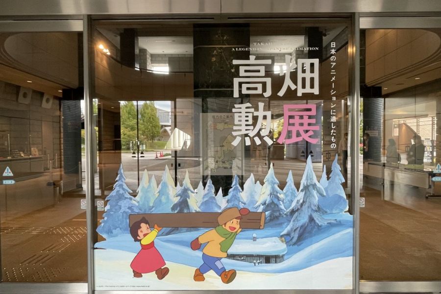 新潟県立近代美術館の入り口では「アルプスの少女ハイジ」がお出迎えしてくれます