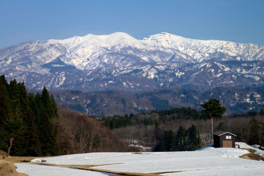 守門岳大雪庇ツアー 21年度開催中止 長岡のイベント 公式 長岡観光ナビ 新潟県長岡市の観光 旅行サイト