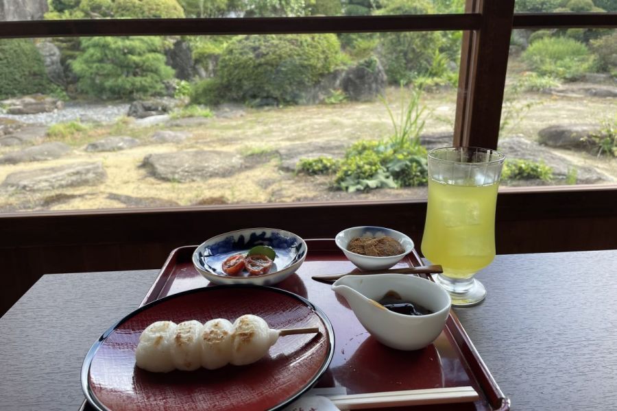 お団子セットとお庭