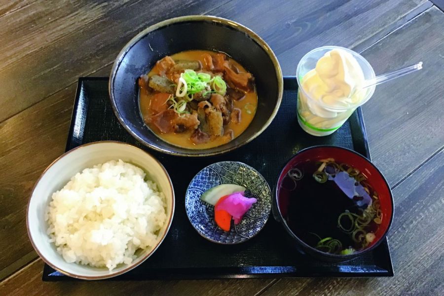 ガンジー牛もつ煮定食