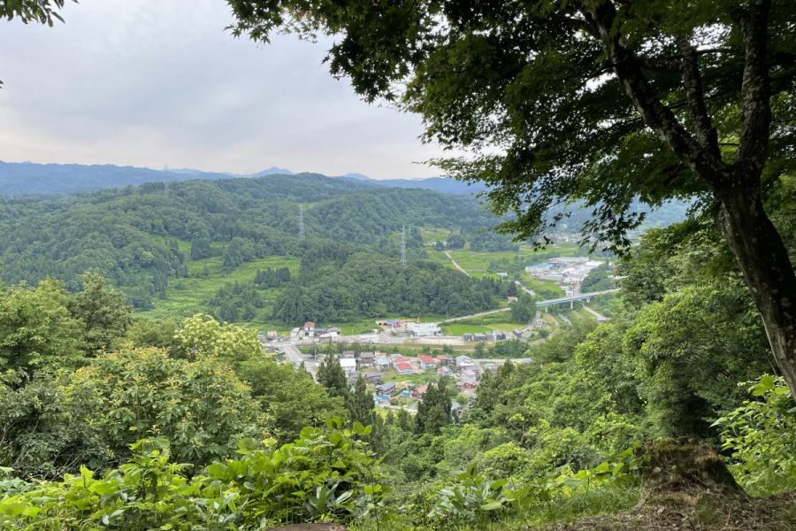 栃尾城跡　二の丸からの眺め