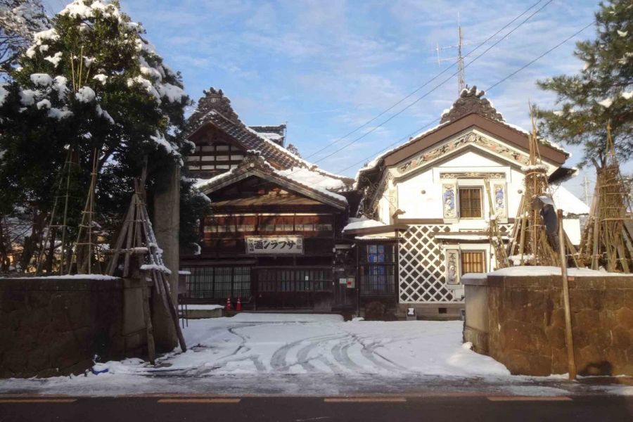 旧機那サフラン酒製造本舗母屋