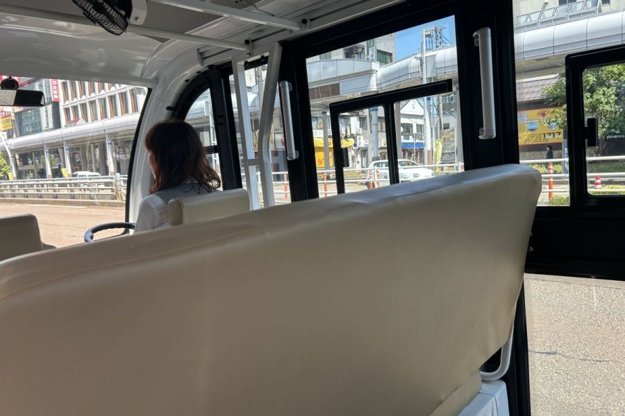 ぐるモビ車内