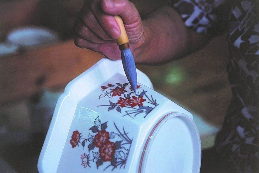 柿右衛門上絵付け濃み