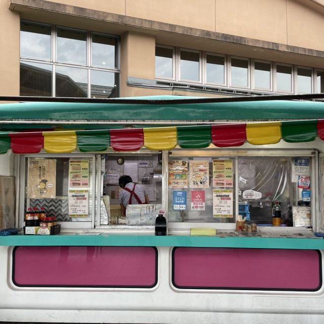 揚げたて熱々の油揚げが食べられますよ